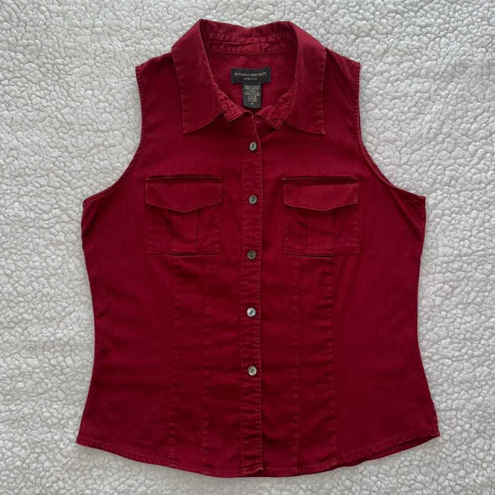 Banana Republic dark red button up sleeveless collared fitted stretch top M